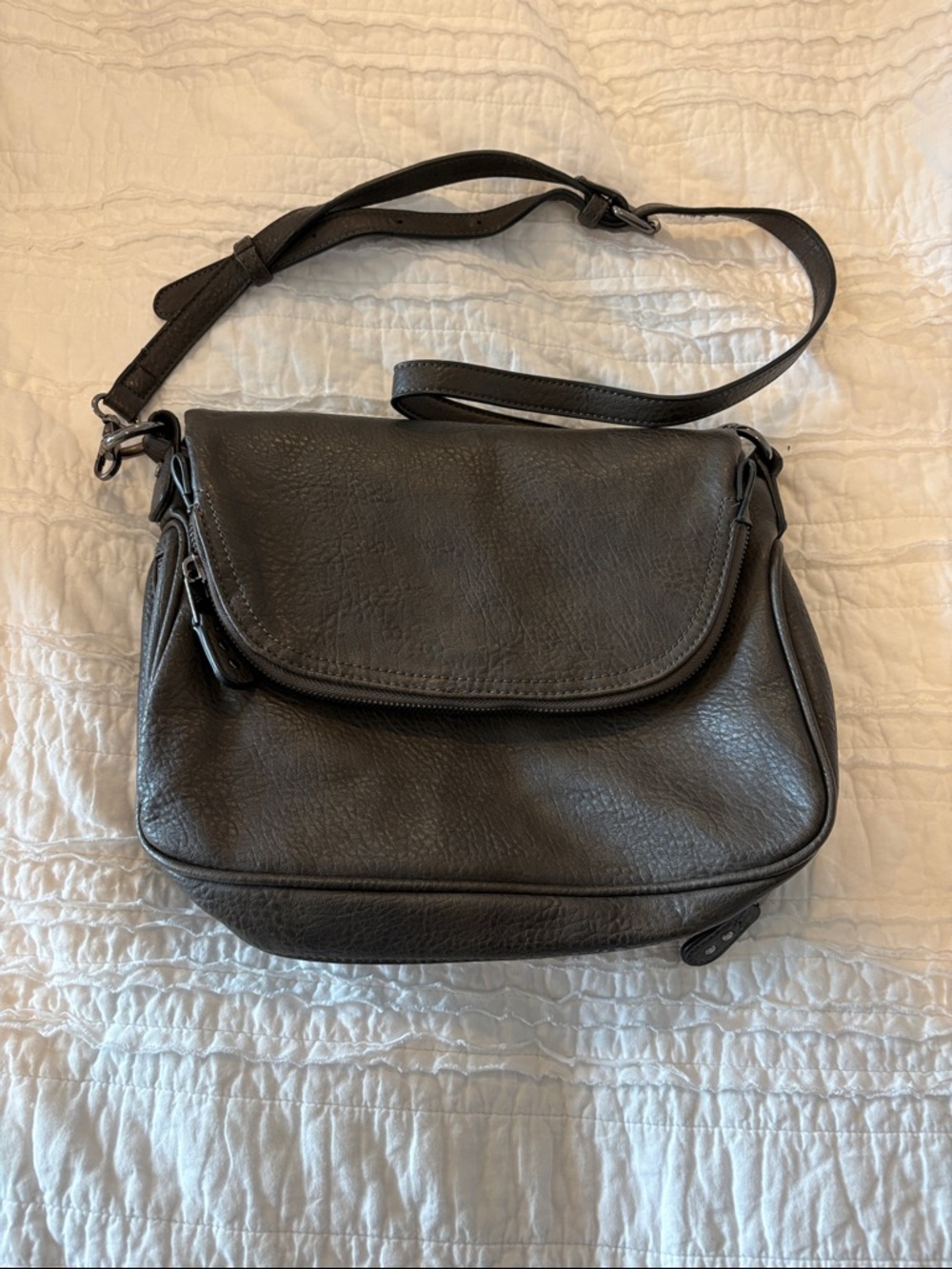Moda Luxe Dandelion Faux Leather Crossbody - Picture 3 of 12